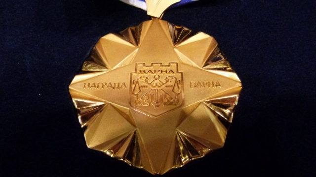 Награди „Варна“ с часовников механизъм