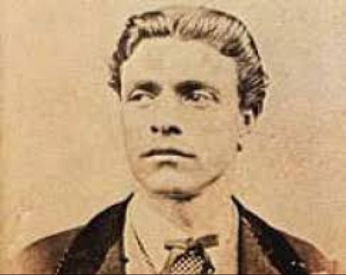 Неиконният Левски