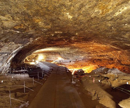 Wonderwerk – пещерата в пустинята Калахари, където за първи път в човешката история е пален огън на закрито 