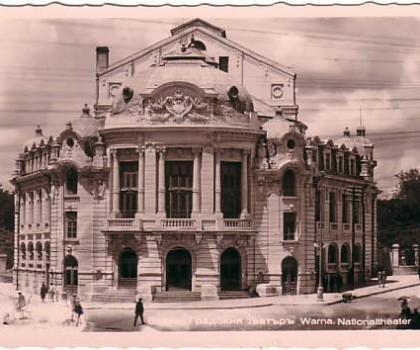 Варненският театър – обществен феномен
