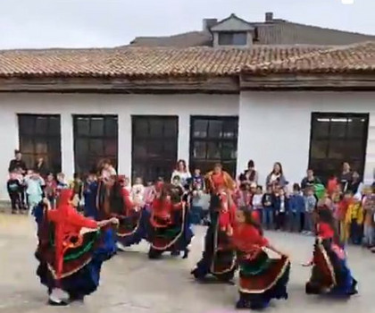 Деца от Варна творят, пеят и танцуват